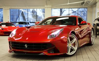 Похитивших 40 млн сотрудниц Сбербанка задержали при покупке Ferrari