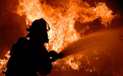 Пожар на складе боеприпасов в Балаклее: взрывы ракет продолжаются