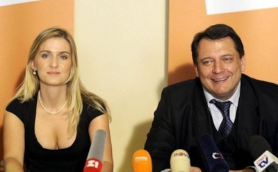 СМИ: посла Чехии в Швейцарии отзывают с поста из-за твитов его жены