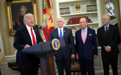 Скандал в Белом доме: Трамп сорвал церемонию подписания указов