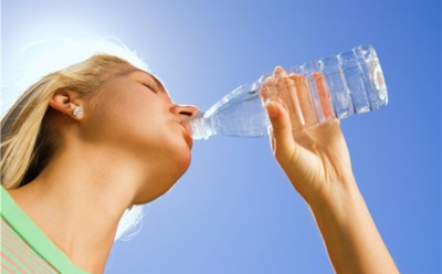 Британские ученые создали съедобные бутылки для воды