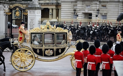 СМИ: Трамп желает прокатиться в позолоченной карете Елизаветы II