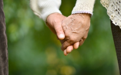 В Британии прожившие 77 лет в браке супруги умерли в один день