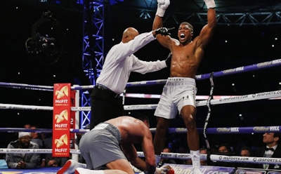 Боксер Владимир Кличко проиграл Энтони Джошуа техническим нокаутом