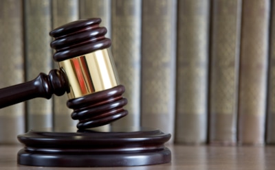 В Крыму попавший в ДТП из-за ямы водитель отсудил у властей 500 тыс рублей