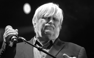 Известный рокер Брюс Хэмптон умер прямо на сцене во время выступления