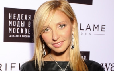 Татьяна Навка показала новые семейные фото с отдыха в Барселоне