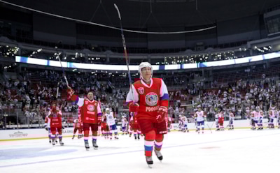 "Мечты сбываются": Плющенко сразился с Путиным на гала-матче НХЛ