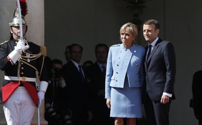 В Сети высмеяли наряд жены Эммануэля Макрона на инаугурации