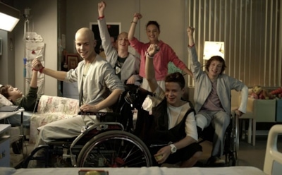 Сериал «Красные браслеты»: актеры, роли и сюжет