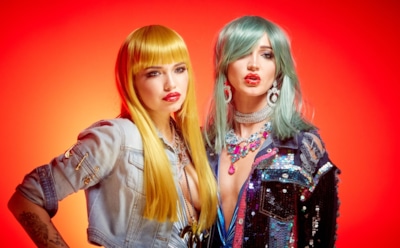 Новый клип Ольги Бузовой и Насти Кудри "Нам будет жарко" взорвал Сеть