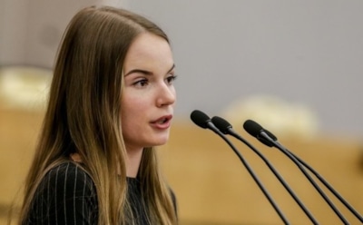 Депутат ГД предложил видеоблогеру Саше Спилберг стать его помощницей