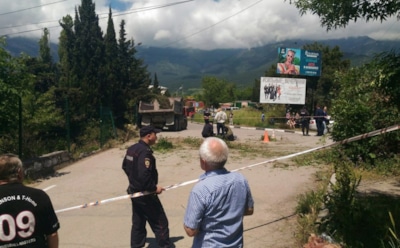 ДТП в Ялте: грузовик насмерть сбил женщину и ребенка на детской площадке