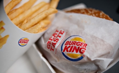 СМИ: новая реклама Burger King оскорбила бельгийскую королевскую семью