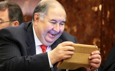 Алишер Усманов пообещал дарить iPhone за лучшие пародии на него