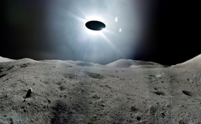 "Город инопланетян": россиянин обнаружил на Луне поселение пришельцев