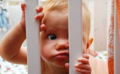 "Вперед, Финн!": мальчик устроил побег младшего брата из колыбели