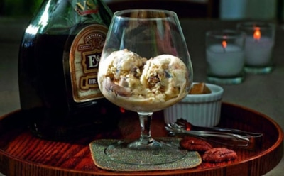 Американцу удалось рекордно похудеть на мороженом и алкоголе