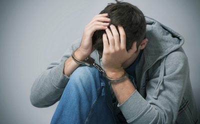 В Чите арестовали подростка, отравившего детей конфетами с наркотиками