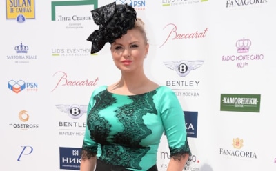 Анна Семенович заинтриговала фанатов фото в свадебном платье