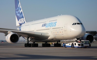 Представлена новая версия крупнейшего пассажирского лайнера Airbus A380