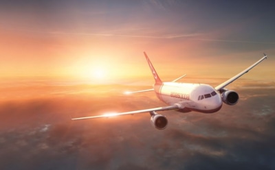 В следовавший из Стамбула в Тбилиси самолет ударила молния