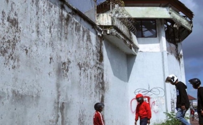 На Бали из тюрьмы сбежали заключенные, вырыв тоннель вилкой