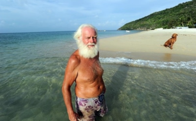"Новый Робинзон": экс-миллионер 20 лет живет на необитаемом острове