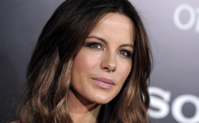 43-летняя Кейт Бекинсейл закрутила роман с 21-летним актером