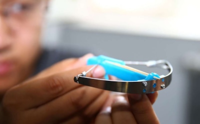 "Конкурент спиннера": в Китае создали арбалет, стреляющий зубочистками