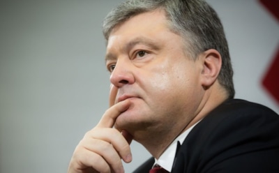 Порошенко поручил изменить в Конституции Украины статус Крыма