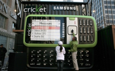 Самый большой в мире телефон, с которого можно позвонить