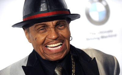 В США экстренно госпитализирован отец Майкла Джексона после ДТП