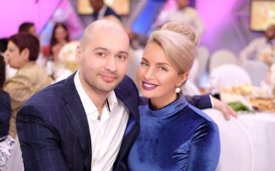 Андрей Черкасов и Кристина Ослина принимают поздравления со свадьбой