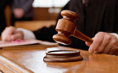 В Иркутске задержан судья, вступивший в половую связь с подростком в машине