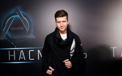 Актер из сериала "Остров" Денис Косяков стал отцом во второй раз