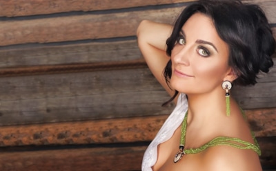 Известная певица Елена Ваенга серьезно травмировала шею