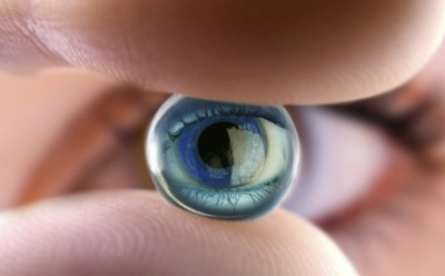 В глазу британской пенсионерки нашли 27 забытых линз