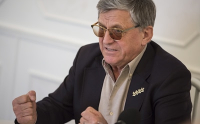 Биатлонист Александр Тихонов забрал у храма икону, которую подарил 5 лет назад