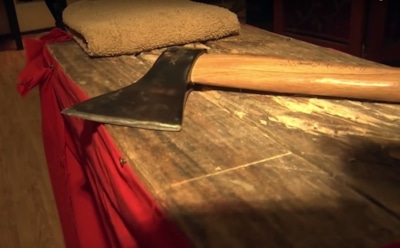 Сеть шокирована видео, в котором стилист подстриг клиента топором