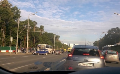 Крупное ДТП в Москве: на Волоколамском шоссе столкнулись четыре авто