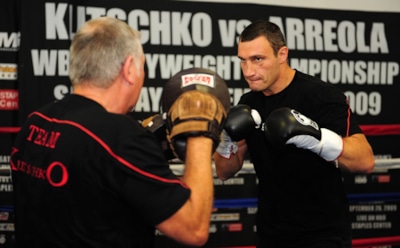 На аукционе продали тренировку с Виталием Кличко за $6000