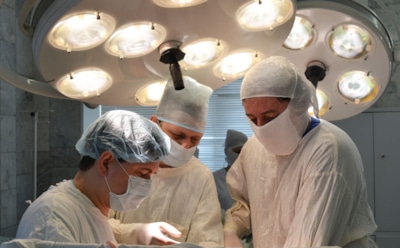 В Подмосковье хирурги разделили сросшихся головами сиамских близнецов