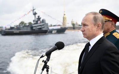 Владимир Путин поздравил российских моряков с Днем ВМФ