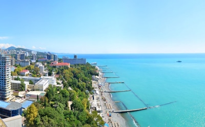 Названы самый бюджетный и дорогой российские курорты