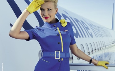 В Сети возмутились рекламой авиасервиса с голыми стюардессами