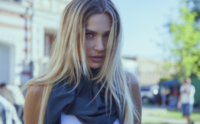 Актриса Наталья Рудова удивила снимком в боди в бассейне