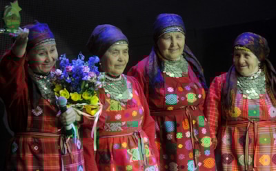 В Ижевске на "Бурановских бабушек" рухнул рекламный стенд