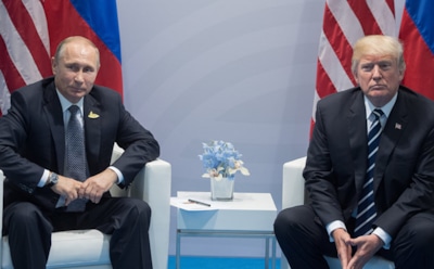 «Рад был помочь, бро»: на отеле Трампа появилась проекция с Путиным