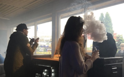 В РФ намерены запретить кальяны и вейпы в ресторанах и кафе